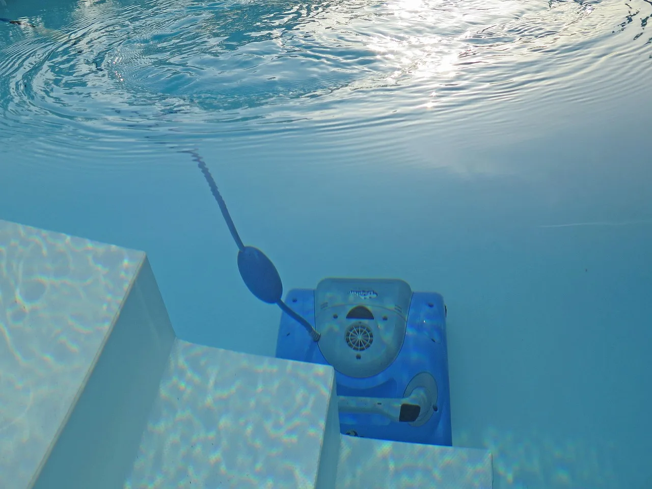 swimming pool, cleaning, nature, robot, blue, stairs, water, waves. Earning commercial cleaning referrals the reliable way