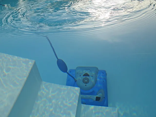 swimming pool, cleaning, nature, robot, blue, stairs, water, waves. Earning commercial cleaning referrals the reliable way